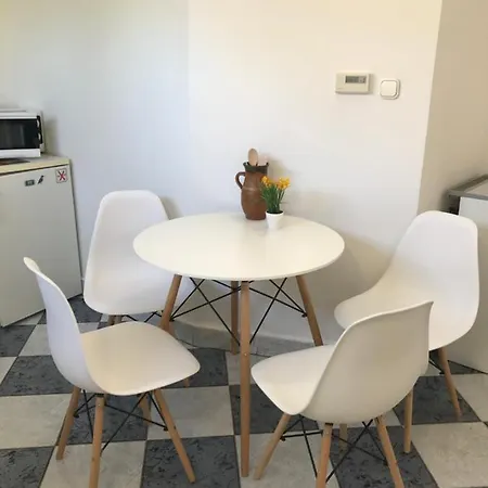Dora Apartman